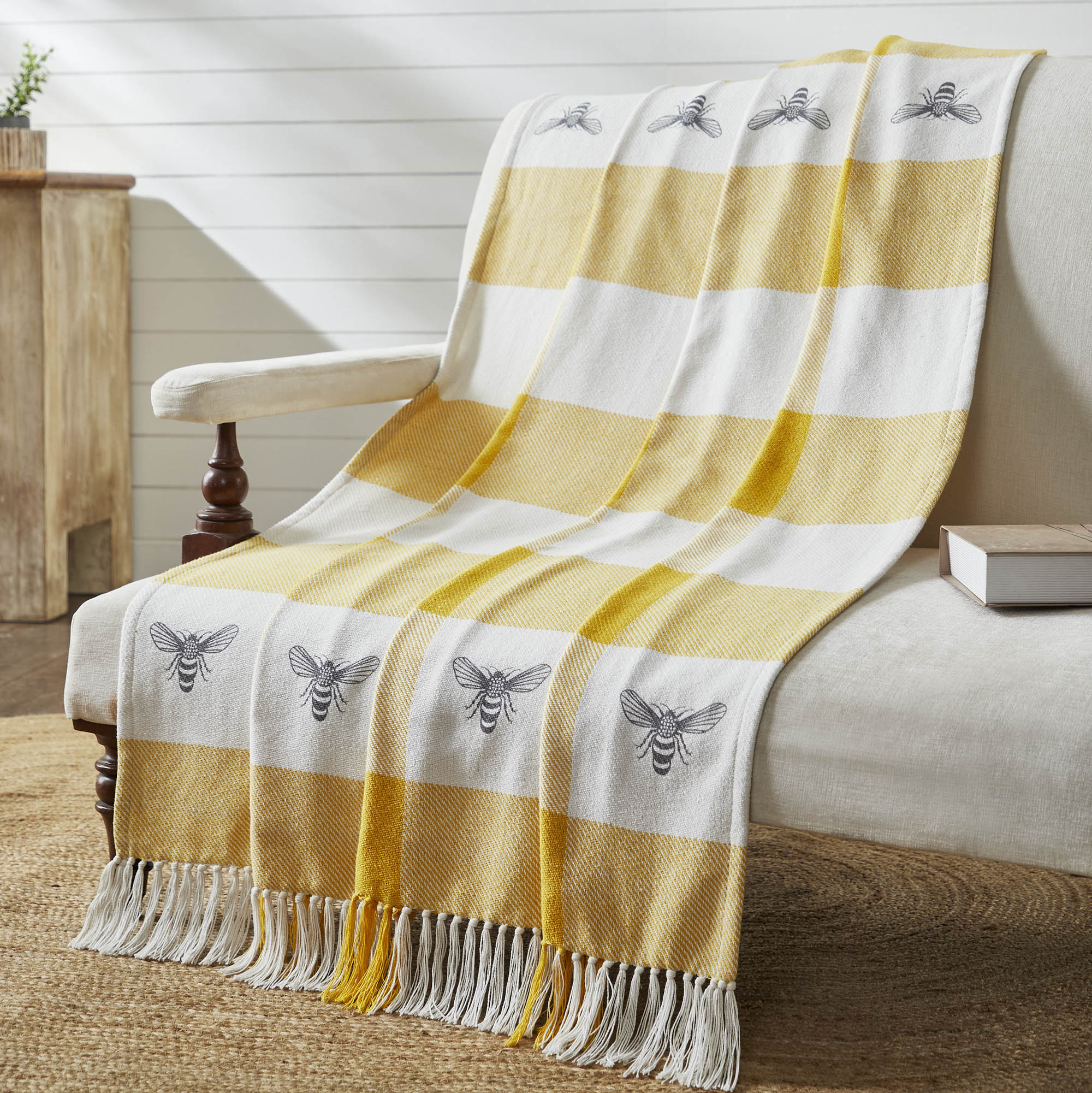 Buzzy Bees Woven Yellow and White Throw
