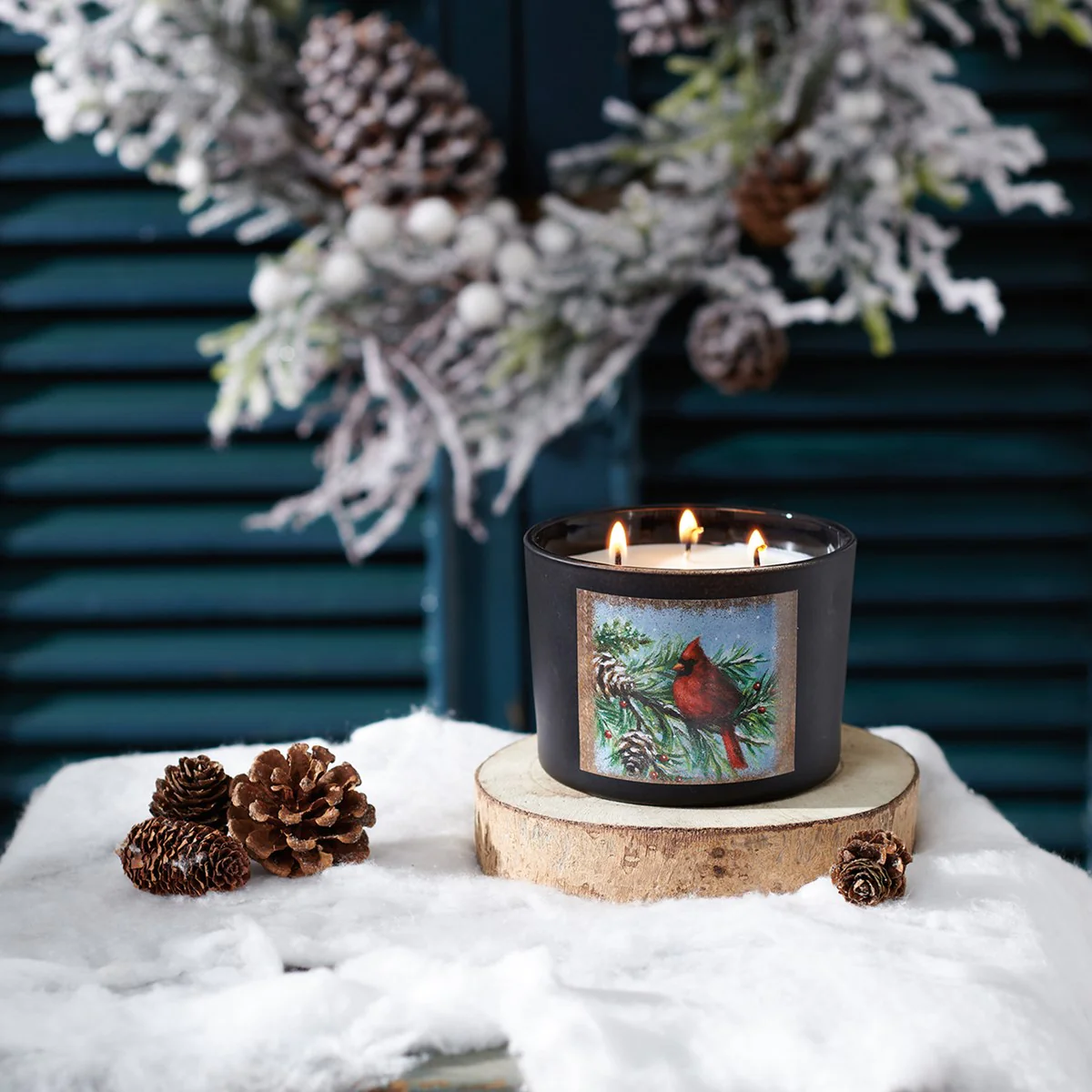 Cardinal On Evergreen Bough 14 oz Spruce Scented Jar Candle - Image 2