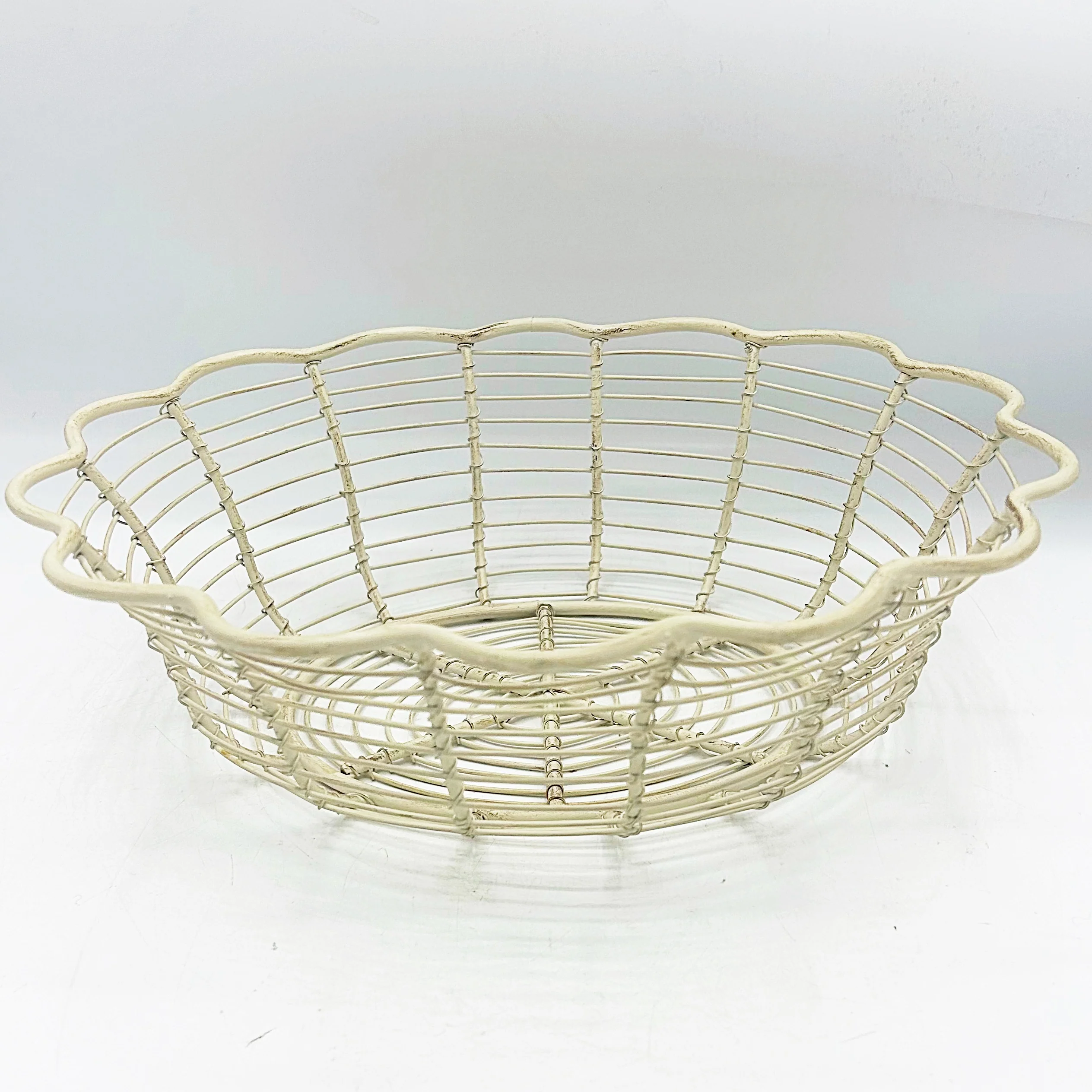 Cream Scalloped Wire Oval Basket