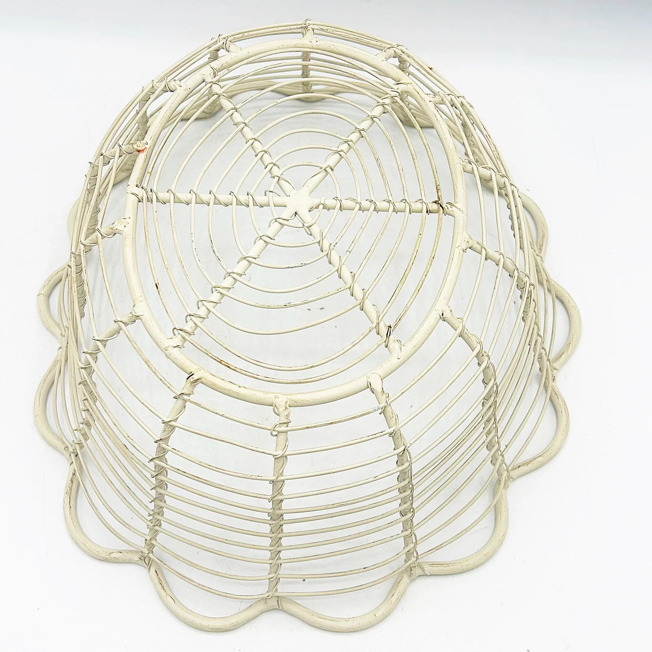 Cream Scalloped Wire Oval Basket - Image 7
