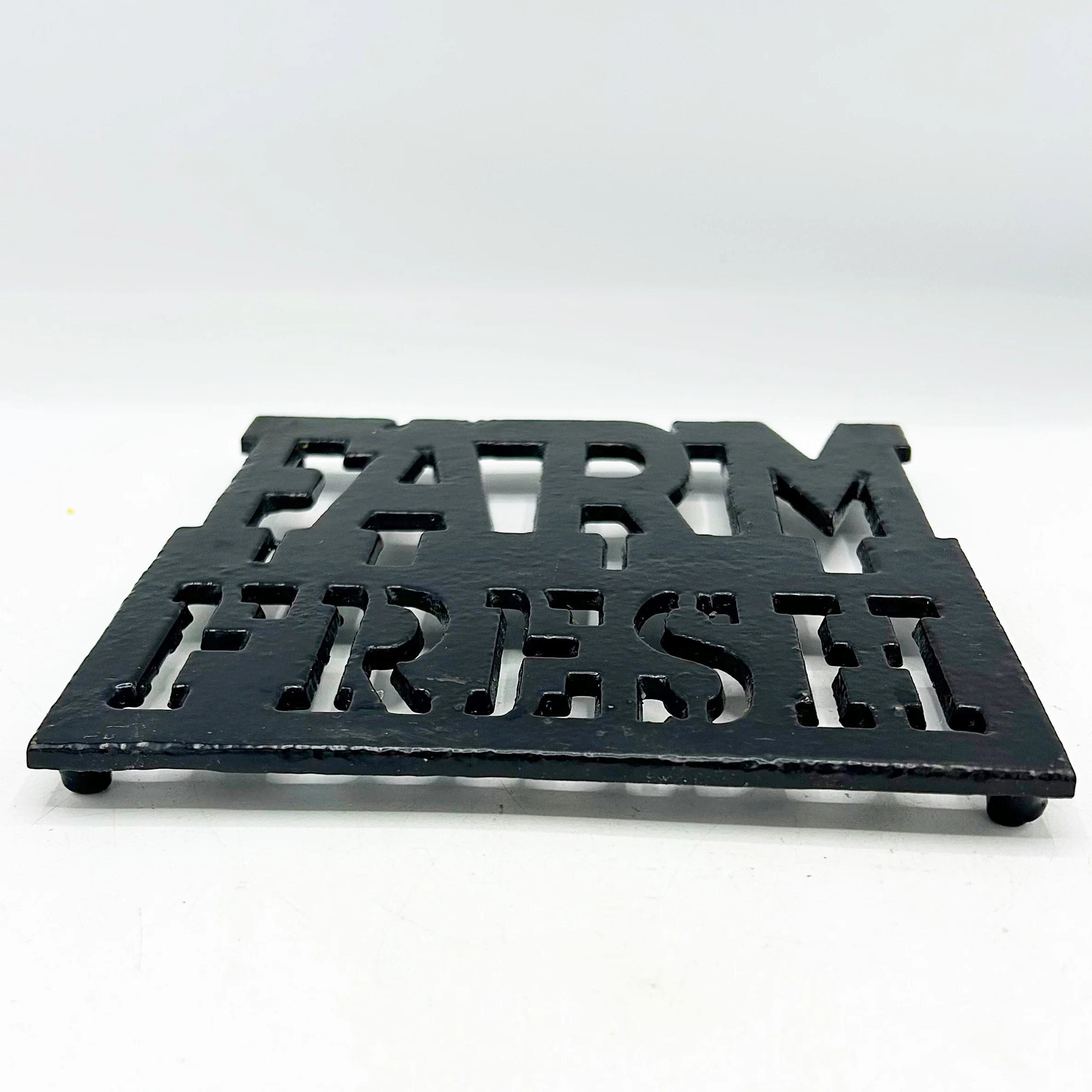 💙 Farm Fresh Trivet Black Metal - Image 4