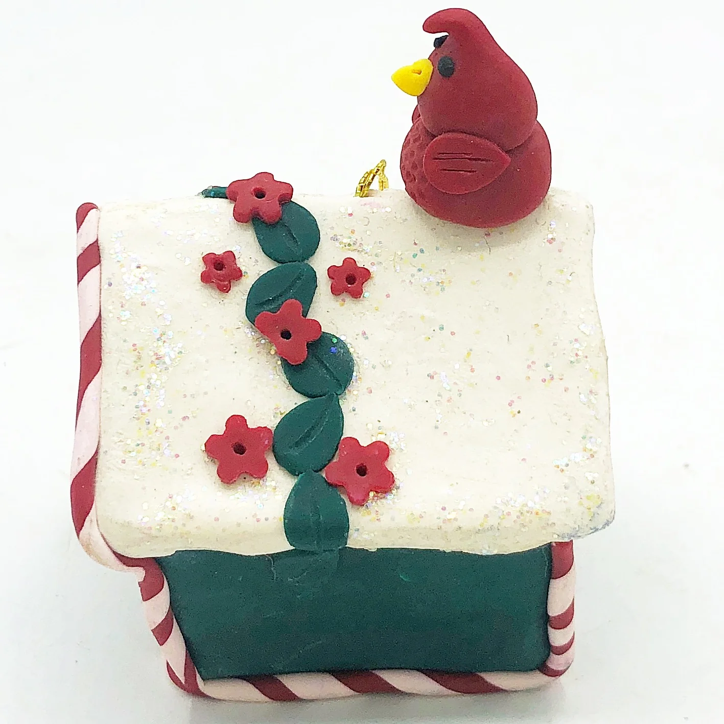 ๐ Handcrafted Birdhouse with Cardinal Clay Dough Ornament - Image 4