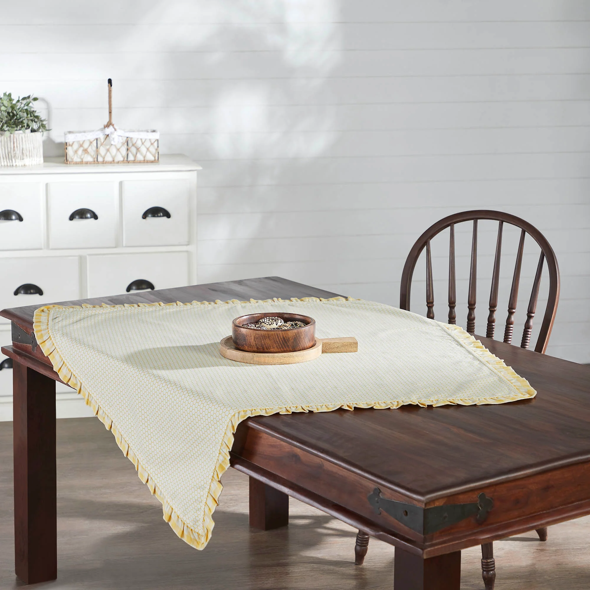 Honeycomb Ruffled Table Topper Table Cloth 40" x 40"