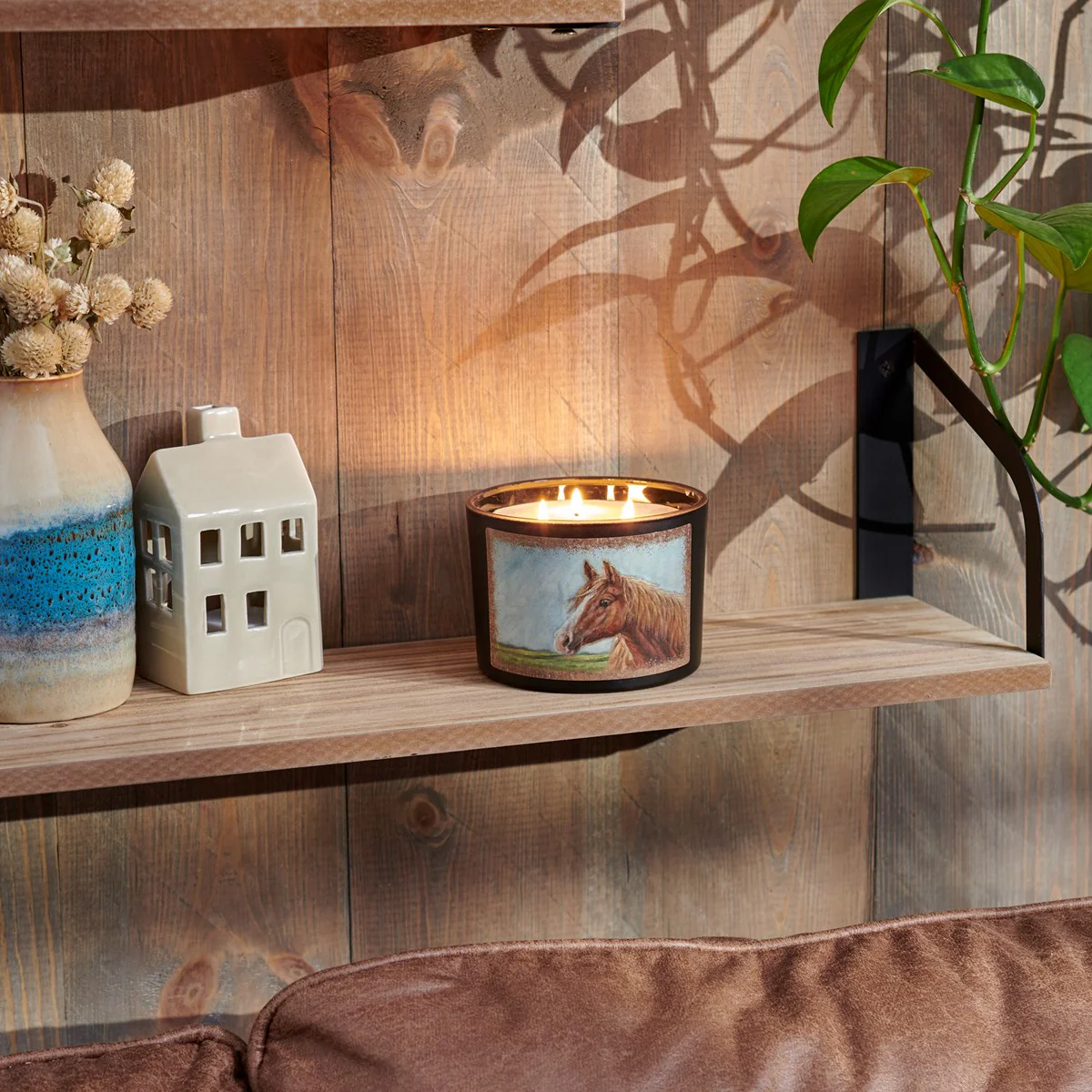 Horse in a Field 10 oz Candle Cedar Scent - Image 2