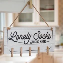 💙 Lonely Socks Seeking Mates Shiplap Clip Sign - Image 2
