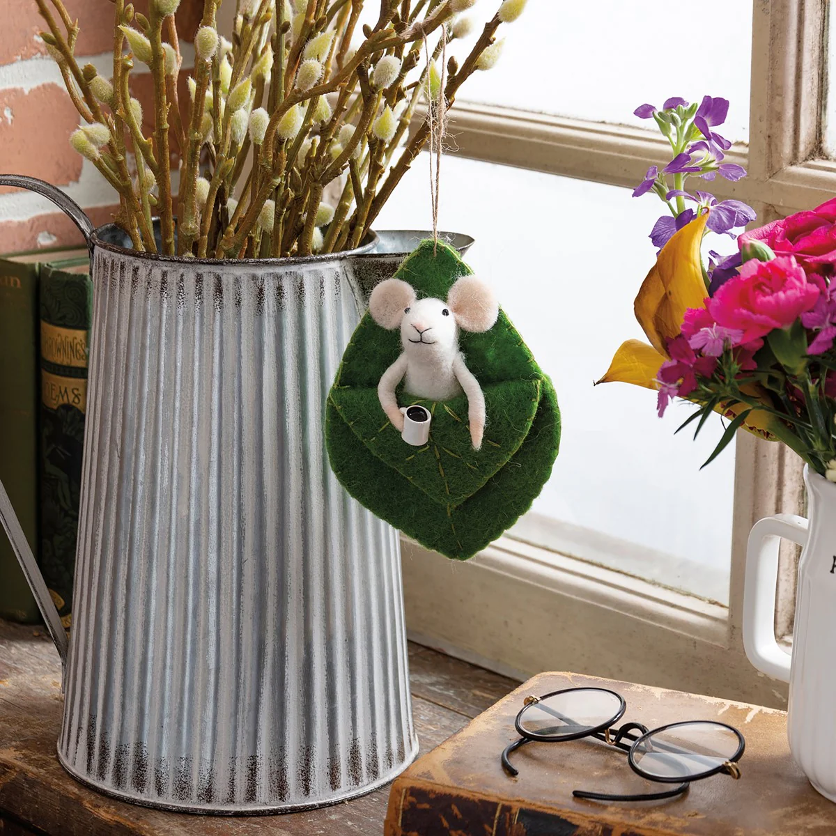 💙 Mouse In Leaf Bed Felt Critter Figure - Image 2