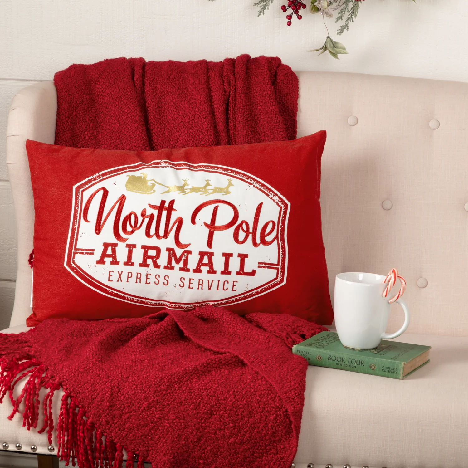 💙 North Pole Airmail Red Throw Pillow