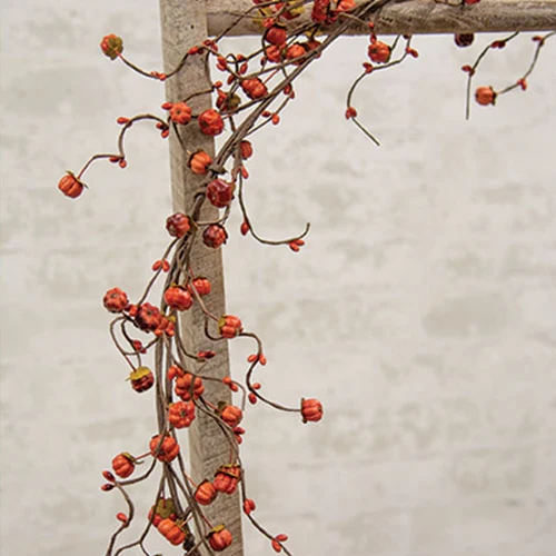 Podka & Pip Berry Wispy 6 ft Faux Garland - Image 3
