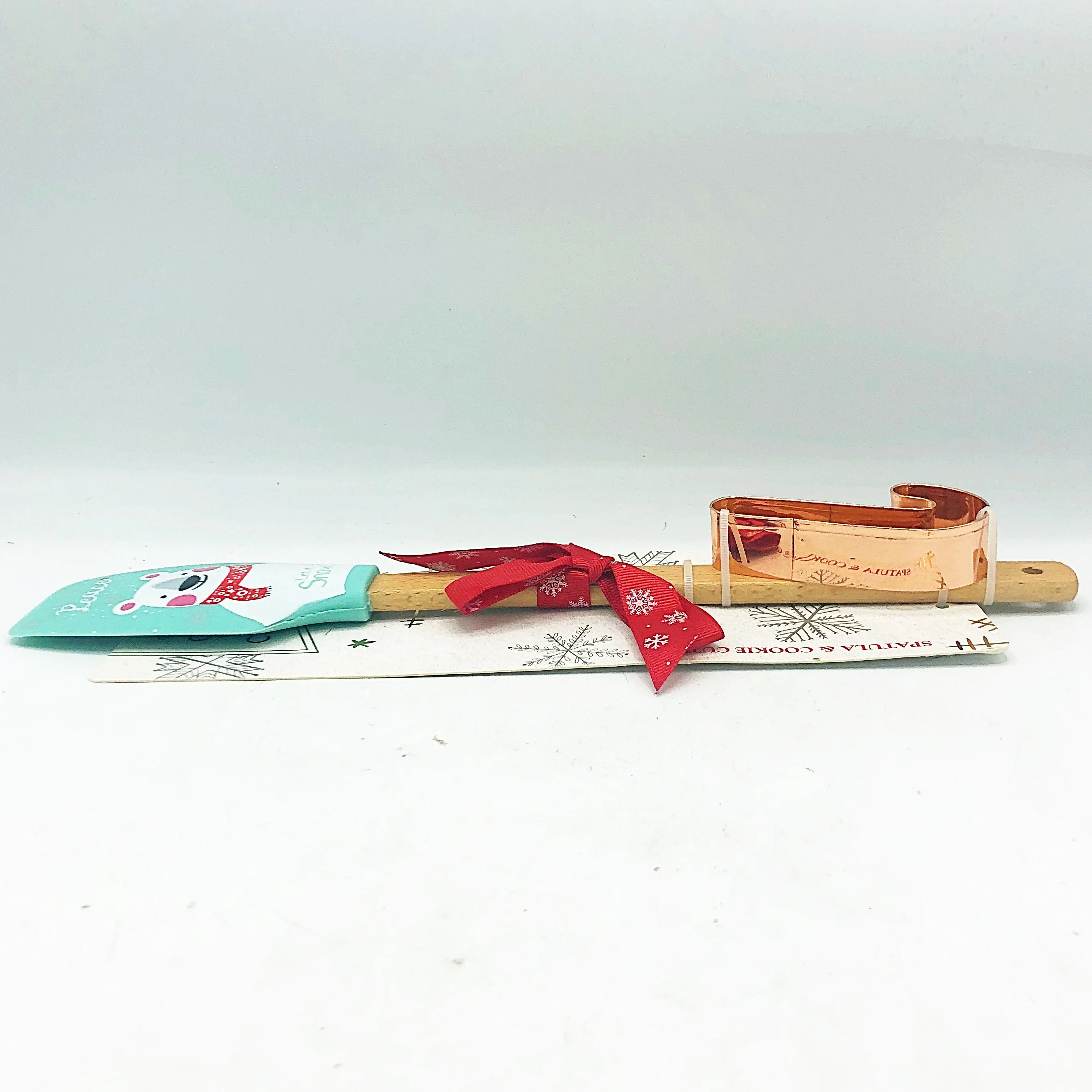 ๐ Polar Bear Spatula and Cookie Cutter Gift Set - Image 5