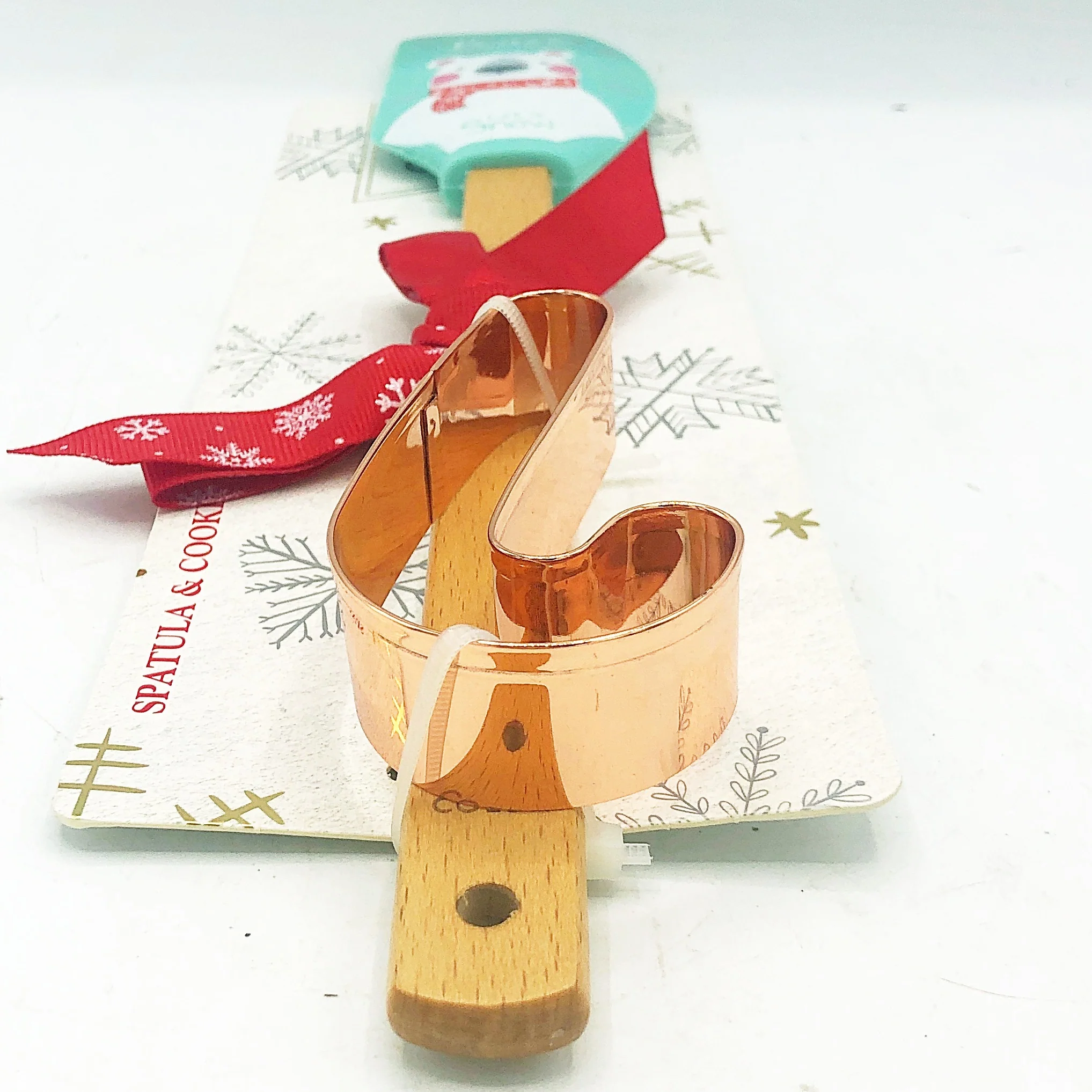 ๐ Polar Bear Spatula and Cookie Cutter Gift Set - Image 6