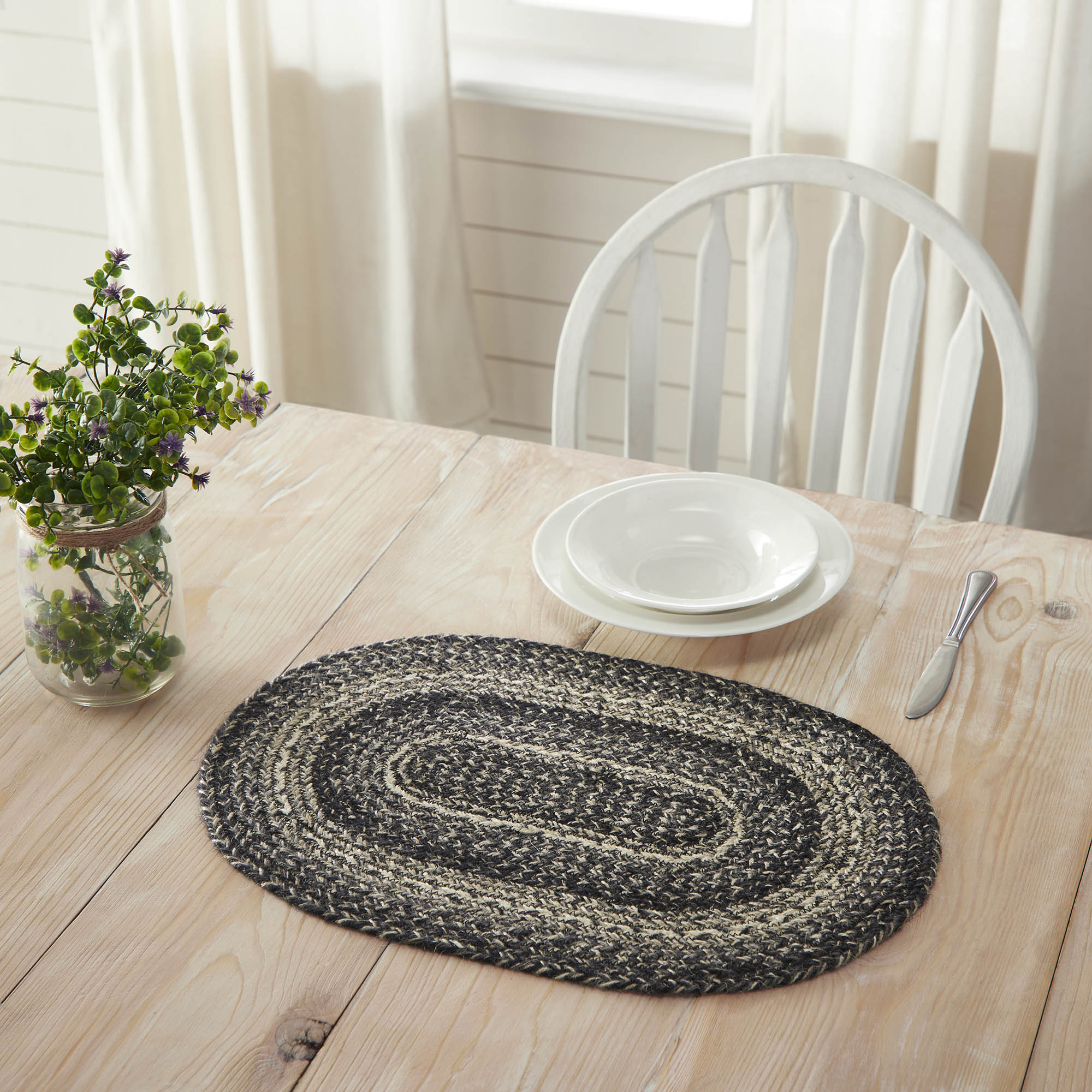 Sawyer Mill Black White Jute Oval Placemat