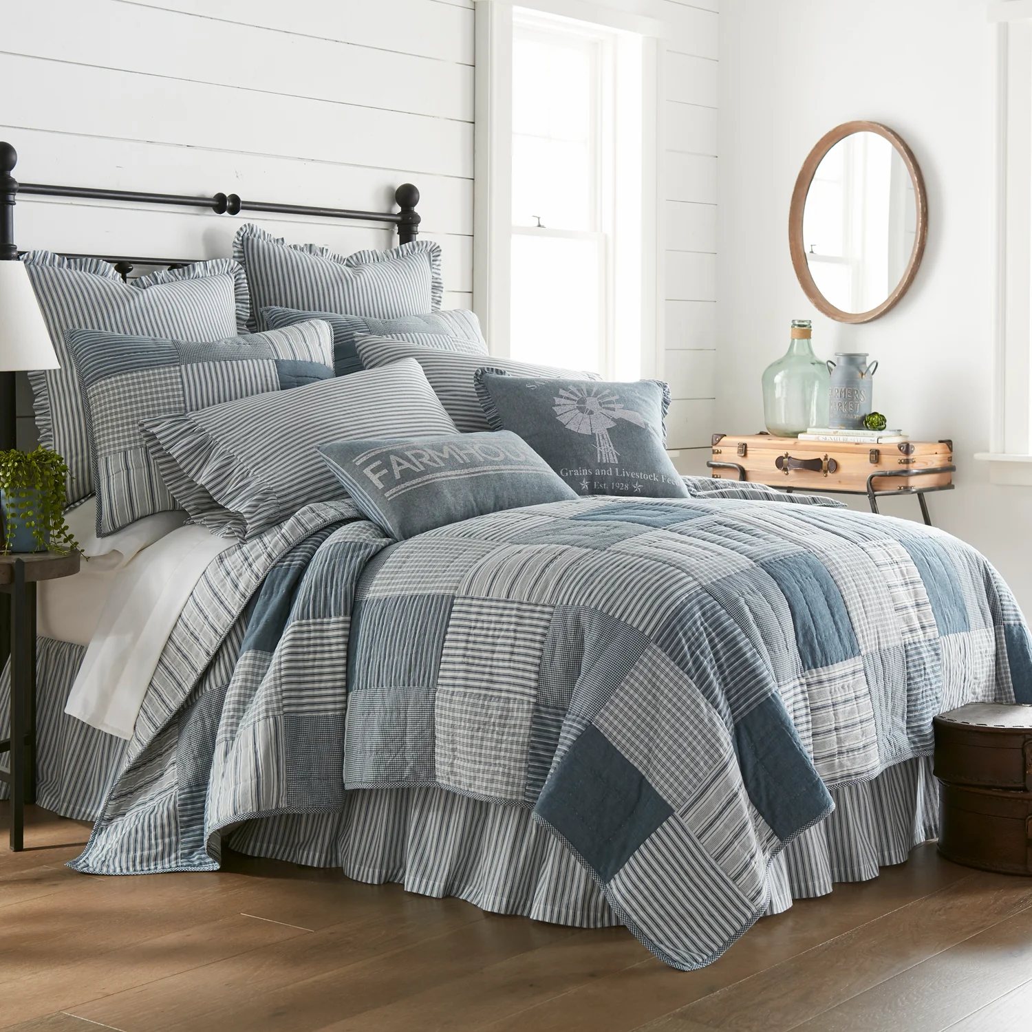 Sawyer Mill Blue King Quilt 105'' L x 95" W - Image 4