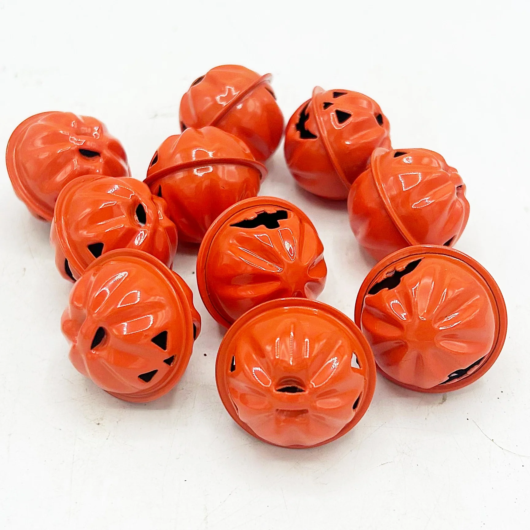 💙 Set of 10 Orange Jack O' Lantern 1" Bells - Image 2