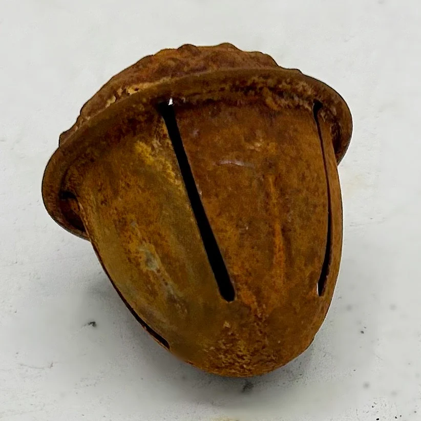 Set of 10 Small Rusty Acorn Bells - Image 4