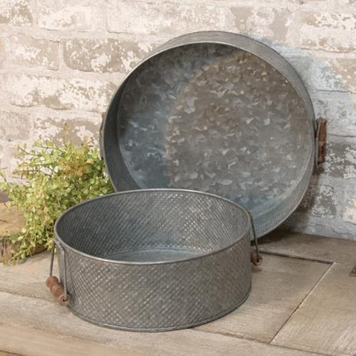 Set of 2 Round Metal Trays With Wooden Handles