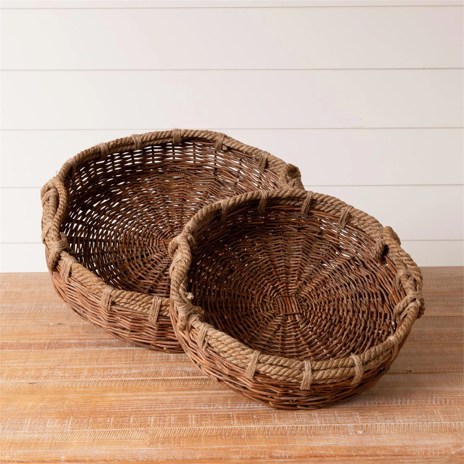 Set of 2 Round Wicker Trays With Rope Handles - Image 2