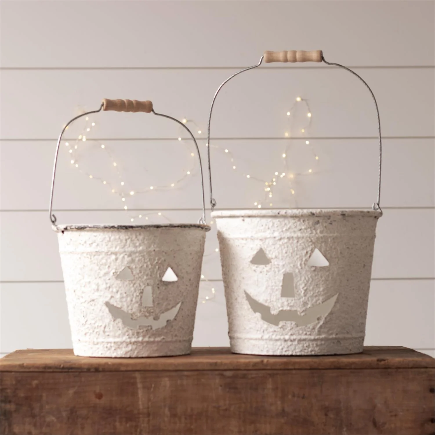 DAY 23 ๐ 31 DAYS OF SPOOKYWEEN Set of 2 Rustic White Metal Jack O' Lantern Buckets