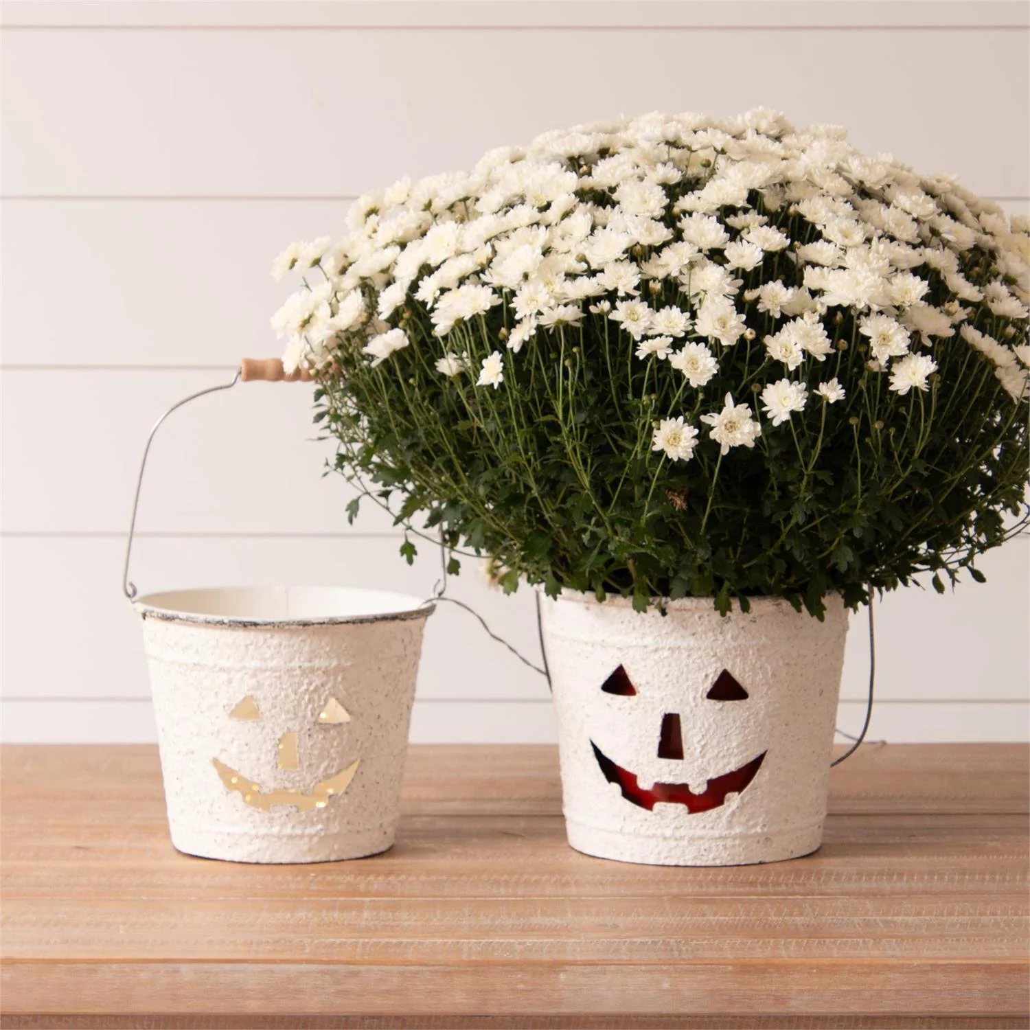 DAY 23 ๐ 31 DAYS OF SPOOKYWEEN Set of 2 Rustic White Metal Jack O' Lantern Buckets - Image 2