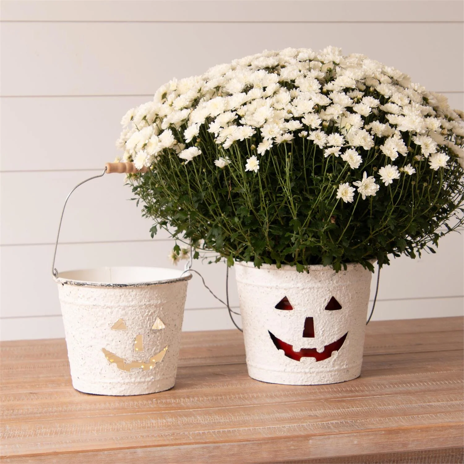 DAY 23 ๐ 31 DAYS OF SPOOKYWEEN Set of 2 Rustic White Metal Jack O' Lantern Buckets - Image 3