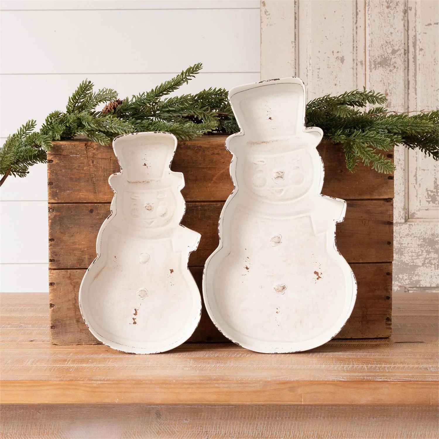 Set of 2 Snowman Shaped Distressed Metal Trays - Image 2