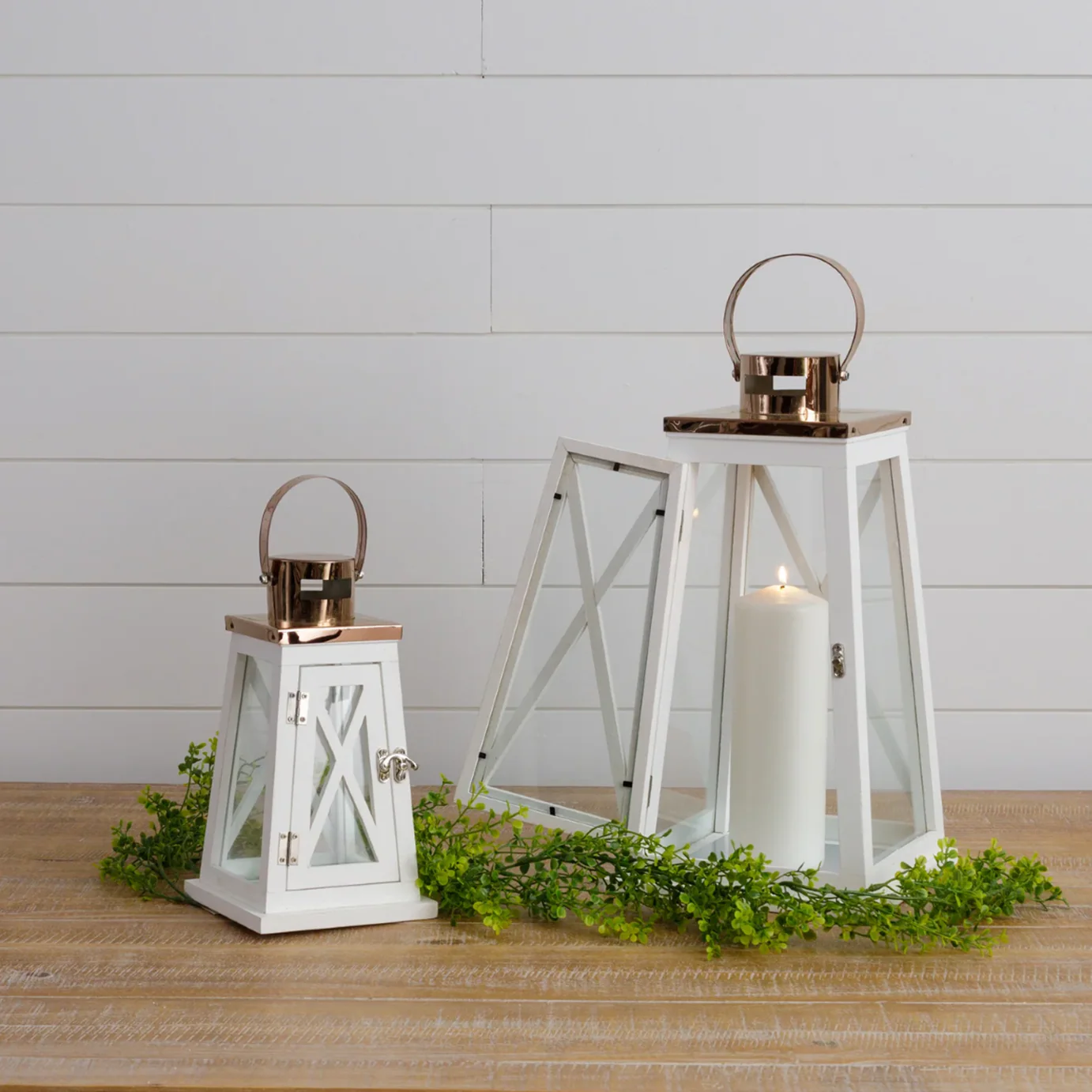 Set of 2 White Lanterns With Rose Gold Tops
