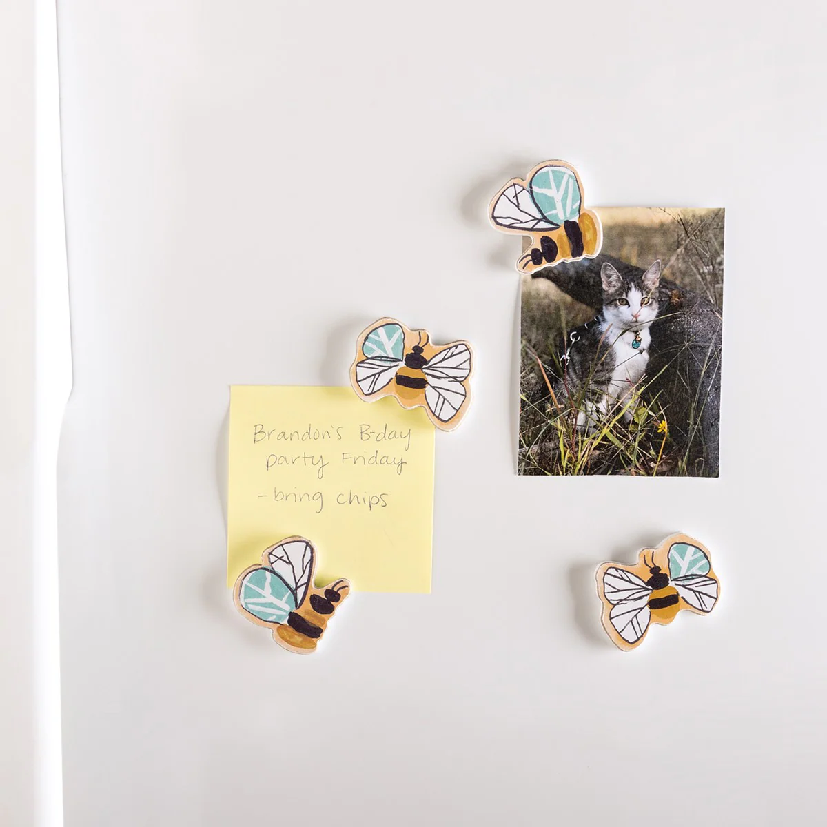 ๐ Set of 4 Bees Magnet Set - Image 2