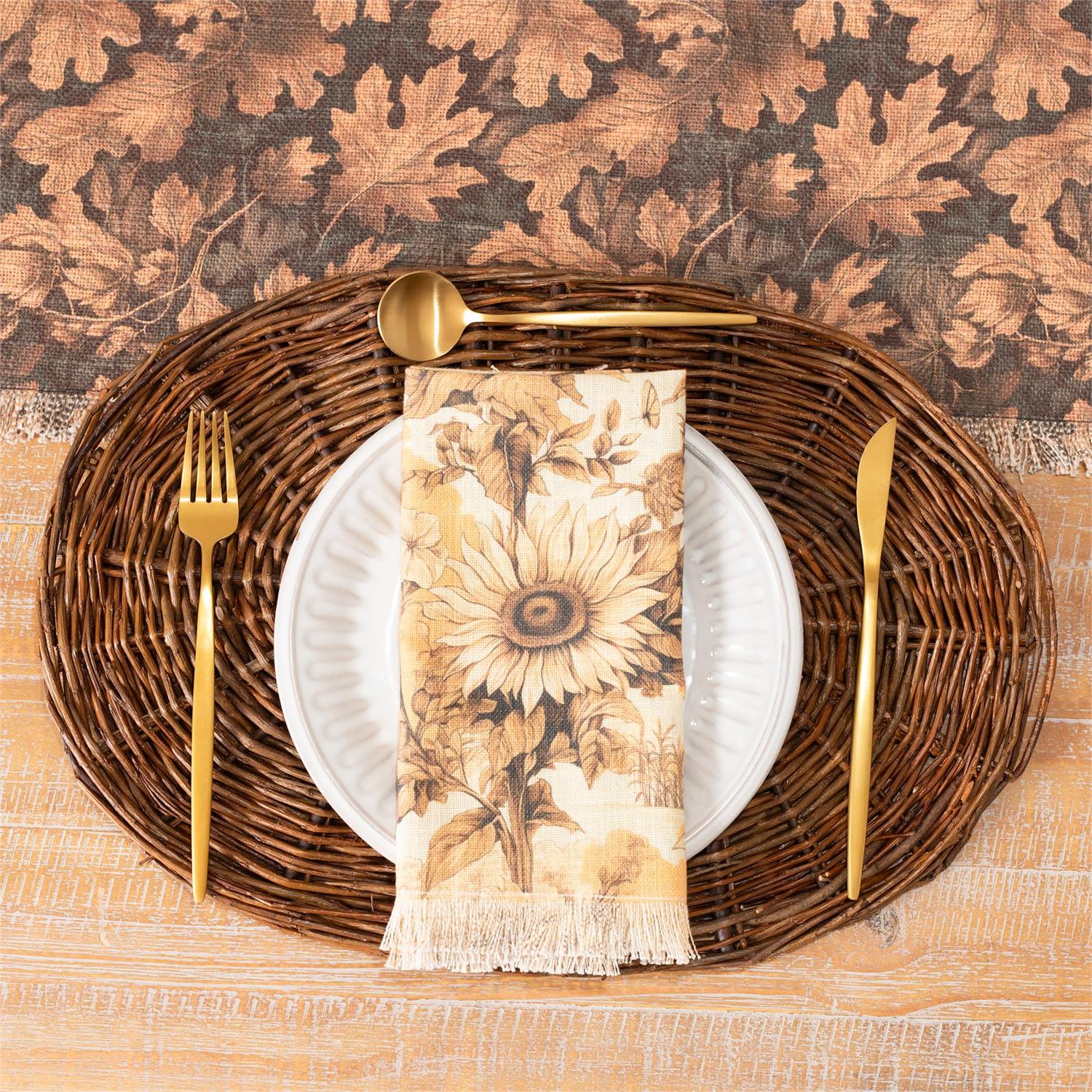 Set of 4 Leaf And Pumpkin Cloth Napkins - Image 3