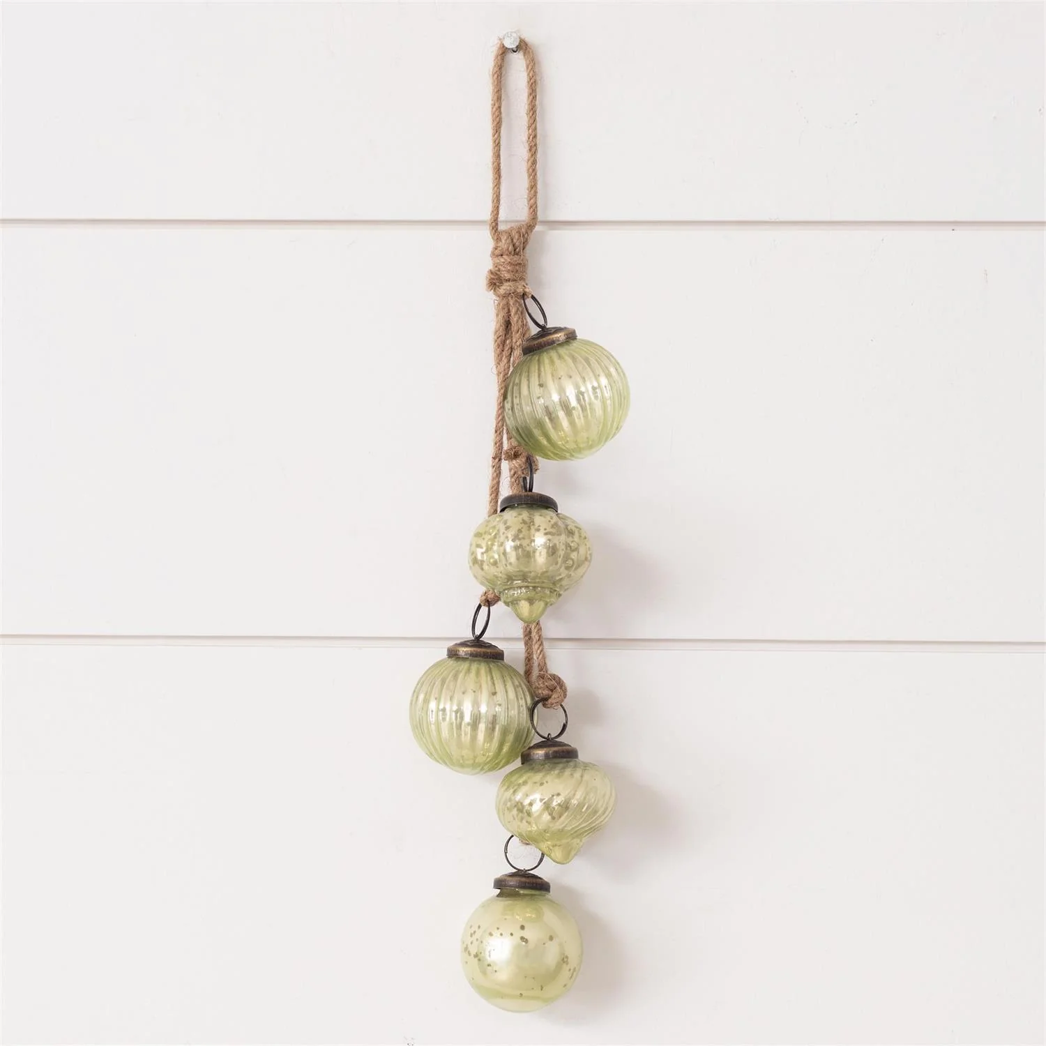 ๐ Soft Green Glass Ornaments Hanging Cluster