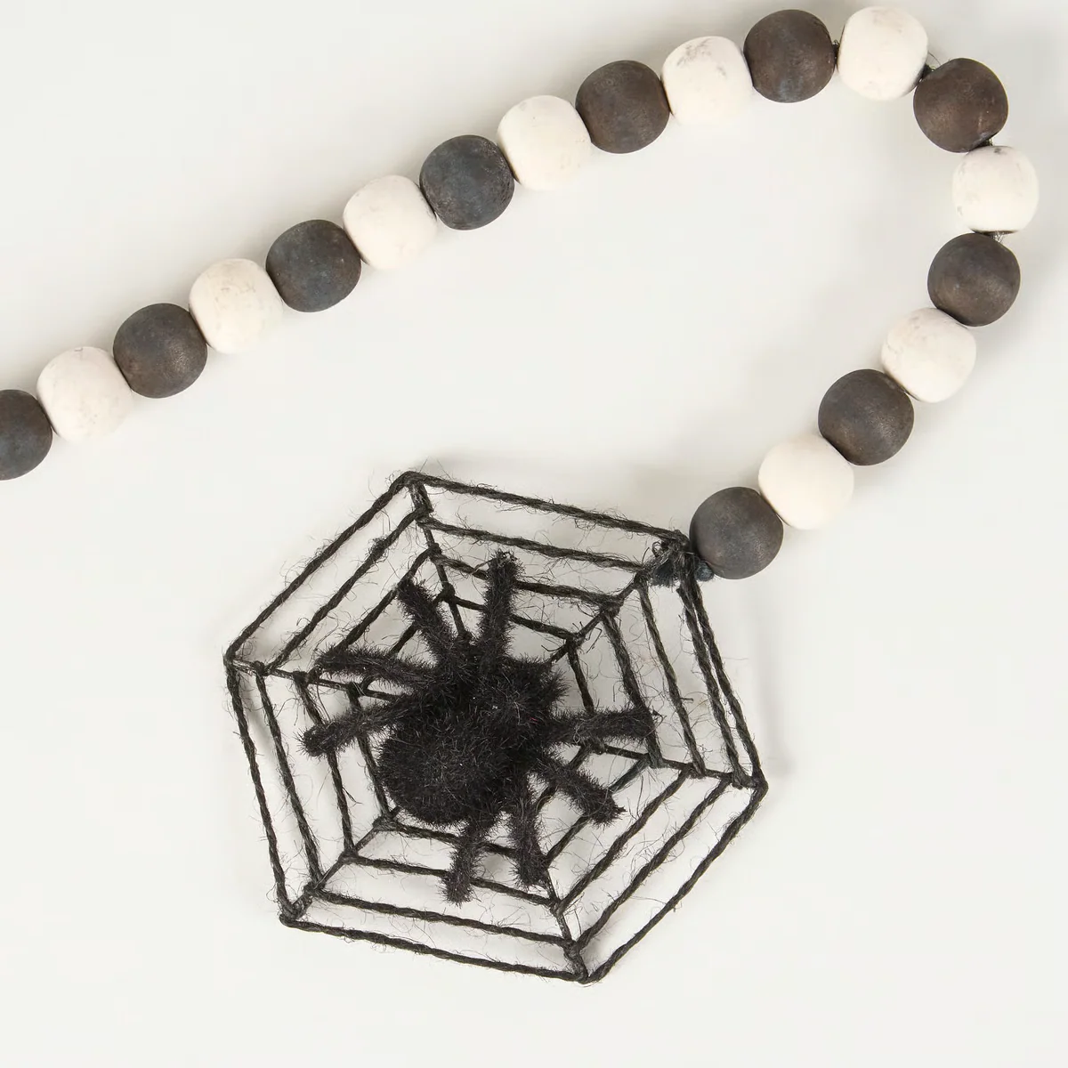 💙 Spider Web Beaded Halloween Garland - Image 2
