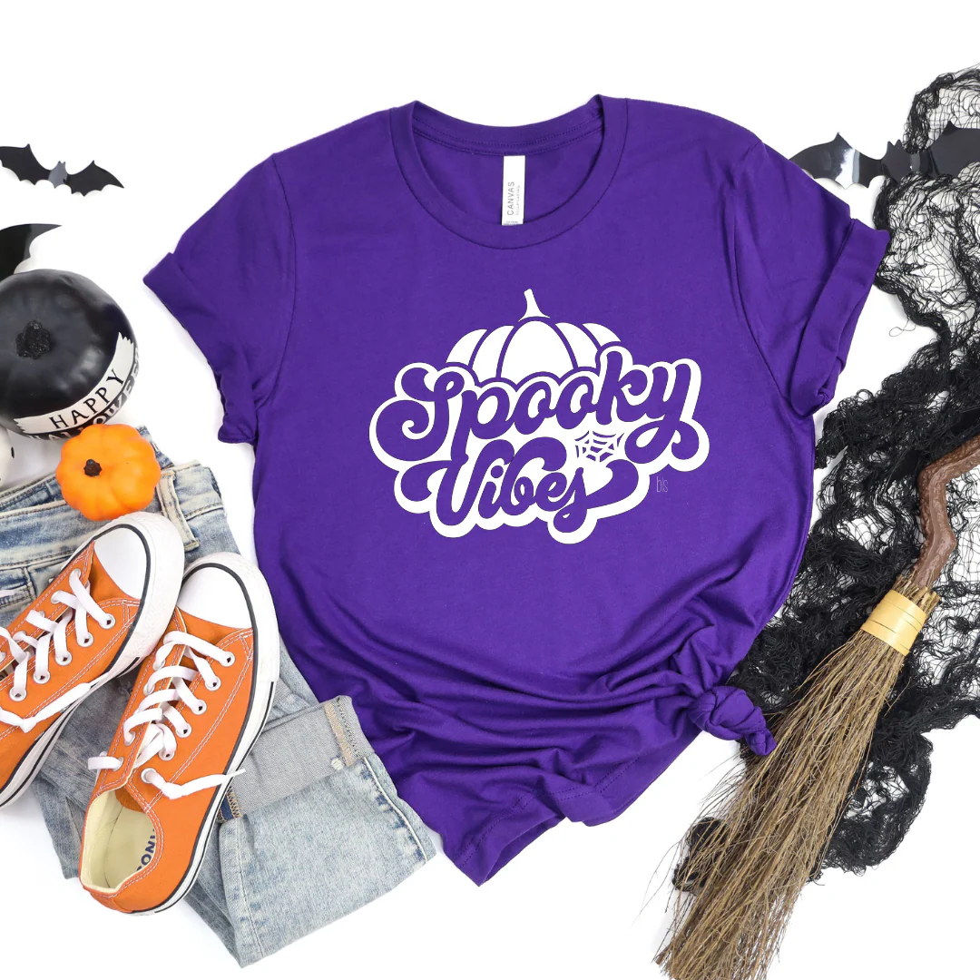 💙 Spooky Vibes Retro Halloween T-Shirt