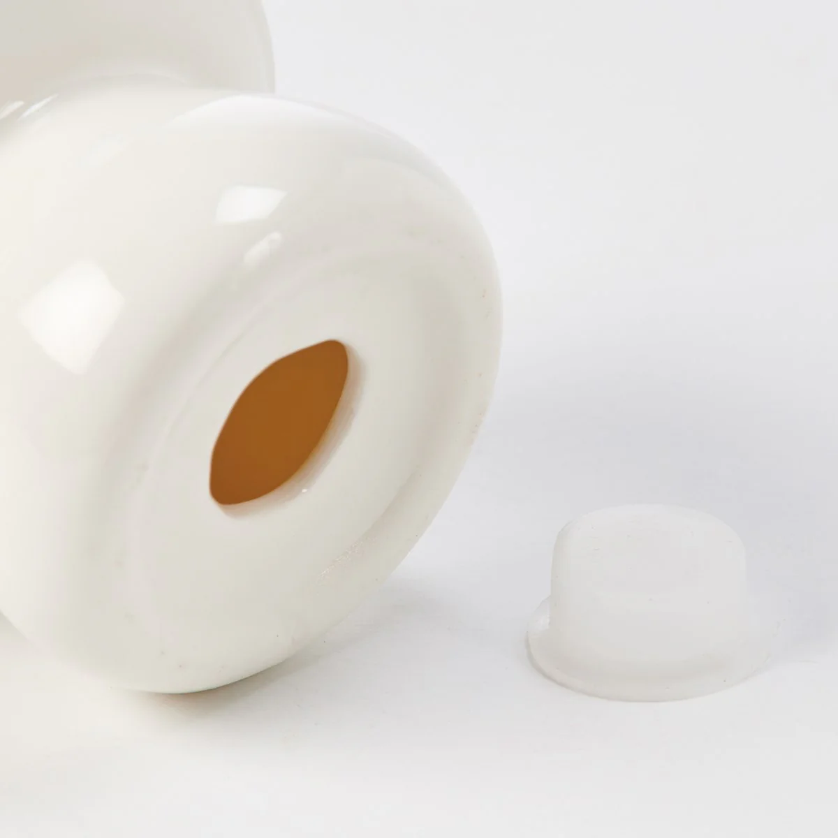 ๐ White Mushroom Cottage Salt And Pepper Set - Image 4