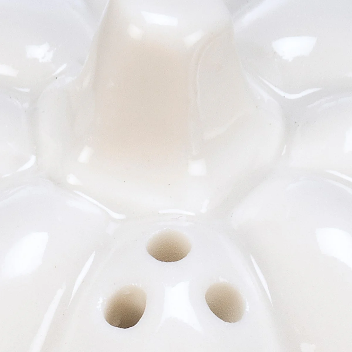 ๐ White Pumpkin Ceramic Salt and Pepper Shakers - Image 5