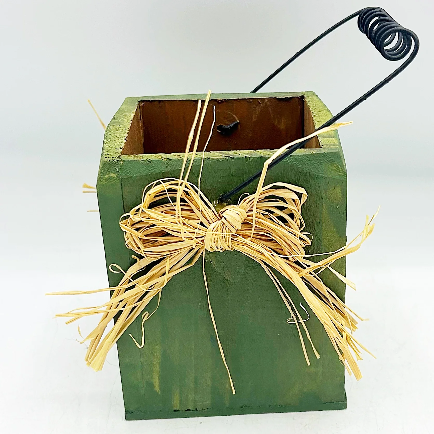 ๐ Wooden Candy Cane Box with Hanger - Image 5