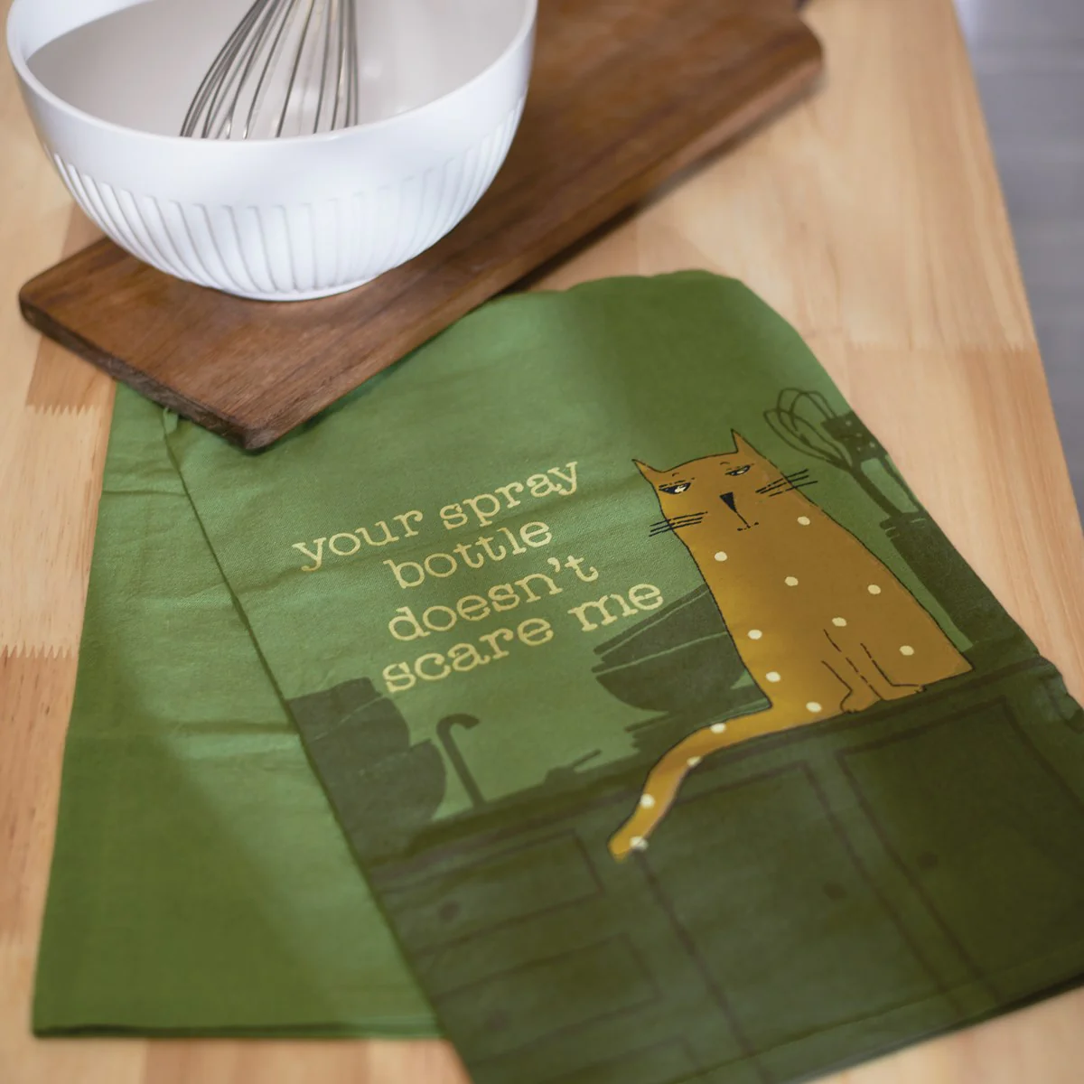 ๐ Your Spray Bottle Doesn't Scare Me Cat Kitchen Towel - Image 3